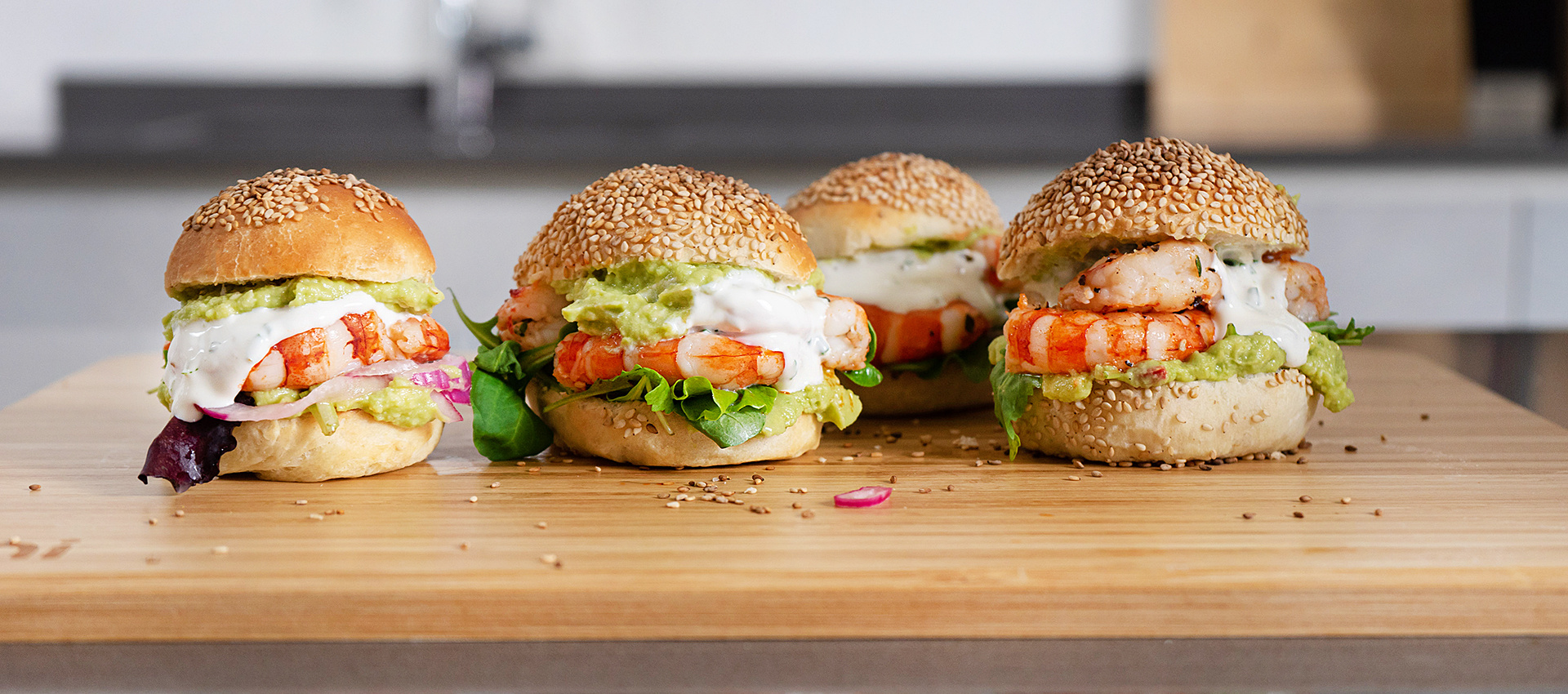 Buns con gamberi grigliati e guacamole